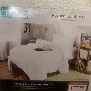 NWT white ruched comforter